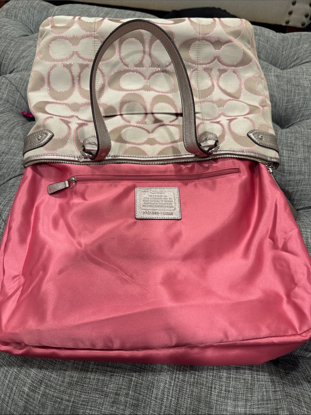 Coach Bag  Daisy Glitter Sparkle Outline Tan Pink Signature Emma Tote EUC - Picture 13 of 17